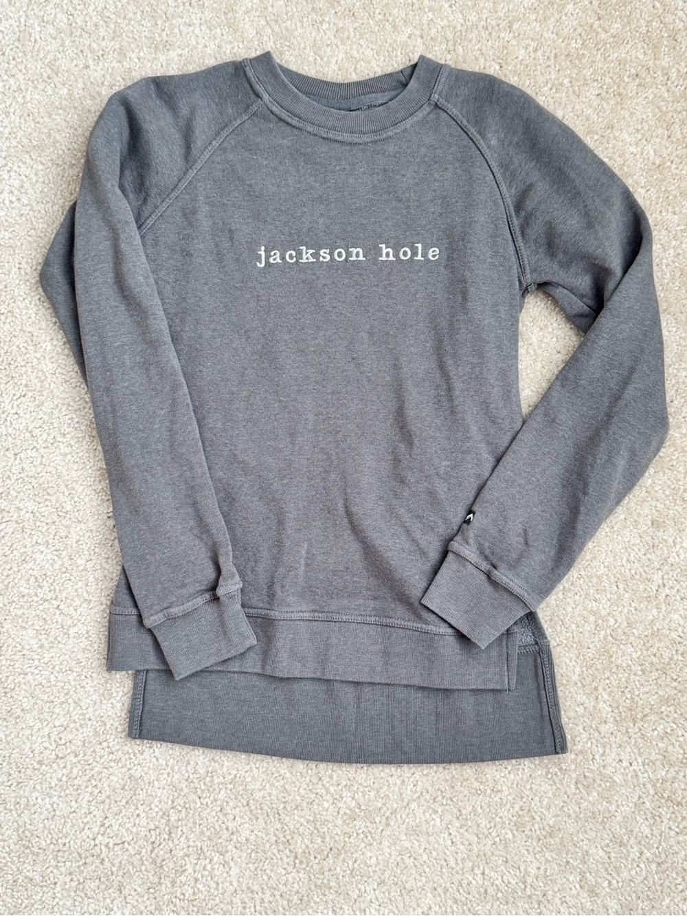 🔹 Jackson Hole Women's Gray Crewneck Sweatshirt Size Medium